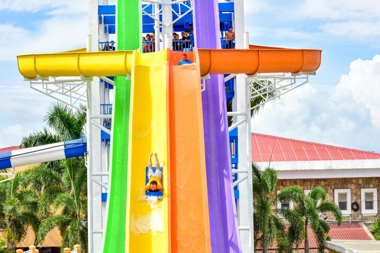 Eon Centennial Resort Hotel & Waterpark Iloilo City Dış mekan fotoğraf